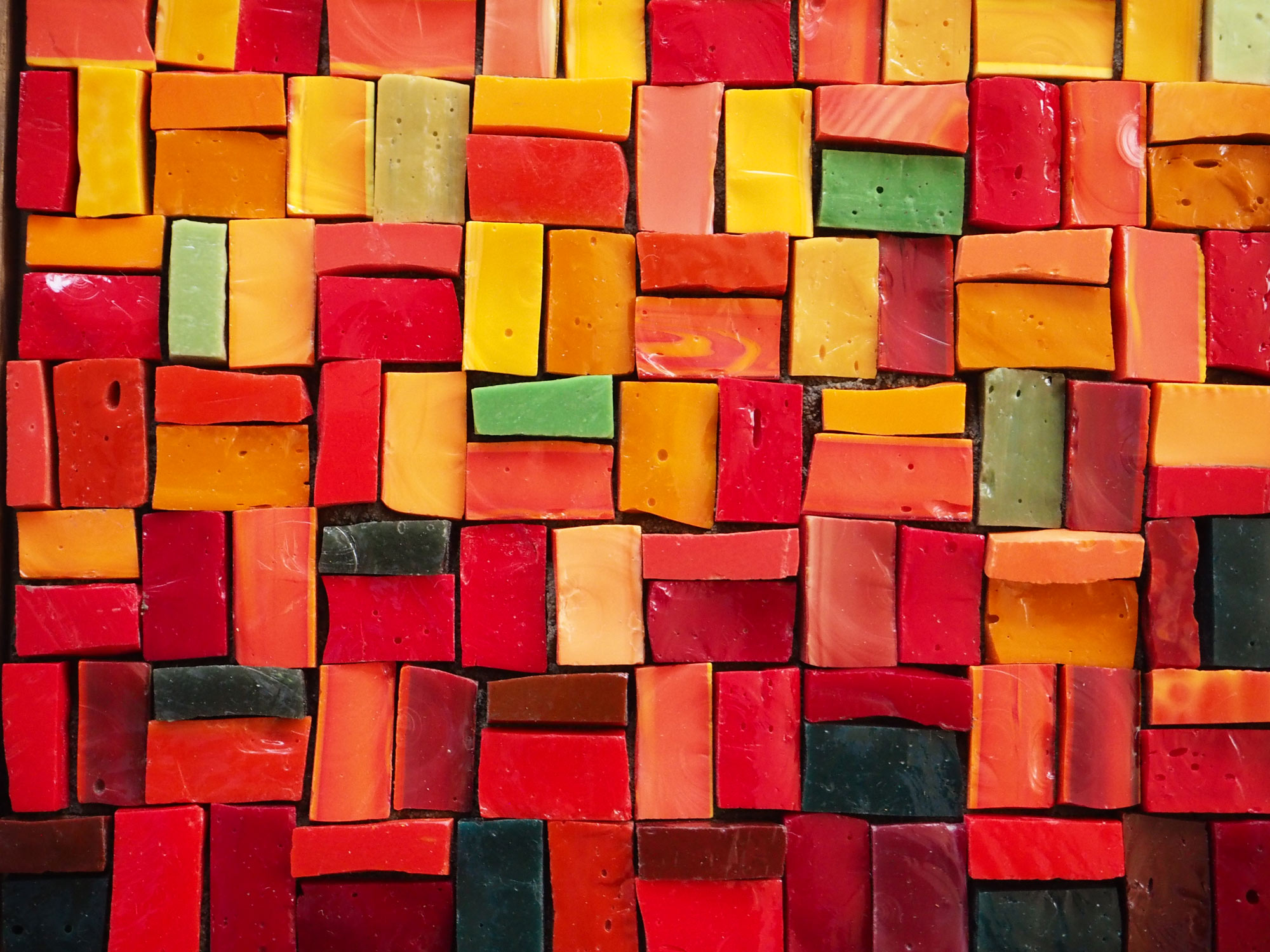 Dettaglio di un mosaico di Maria Giassi, maestra mosaicista