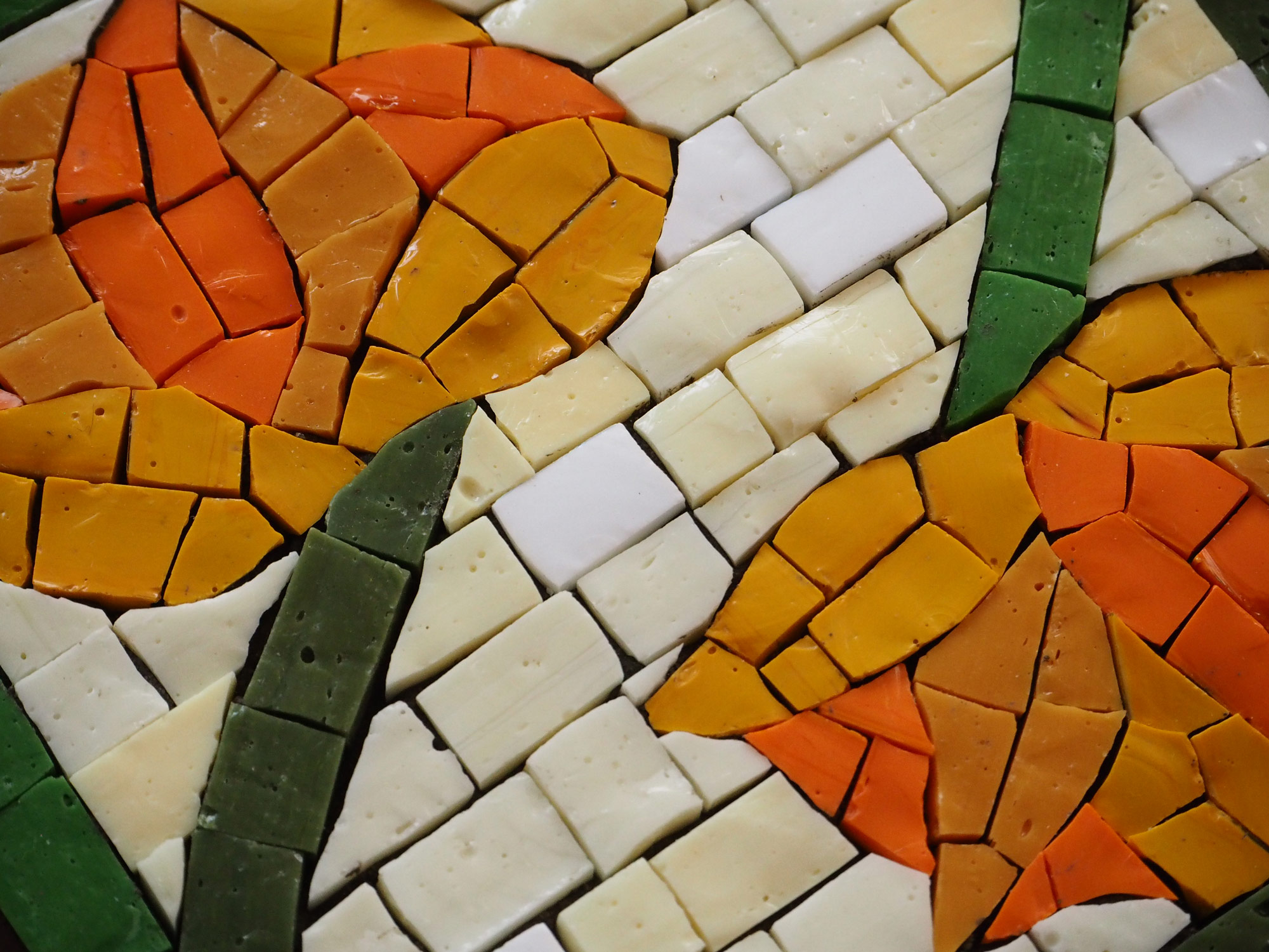 Dettaglio di un mosaico di Maria Giassi, maestra mosaicista