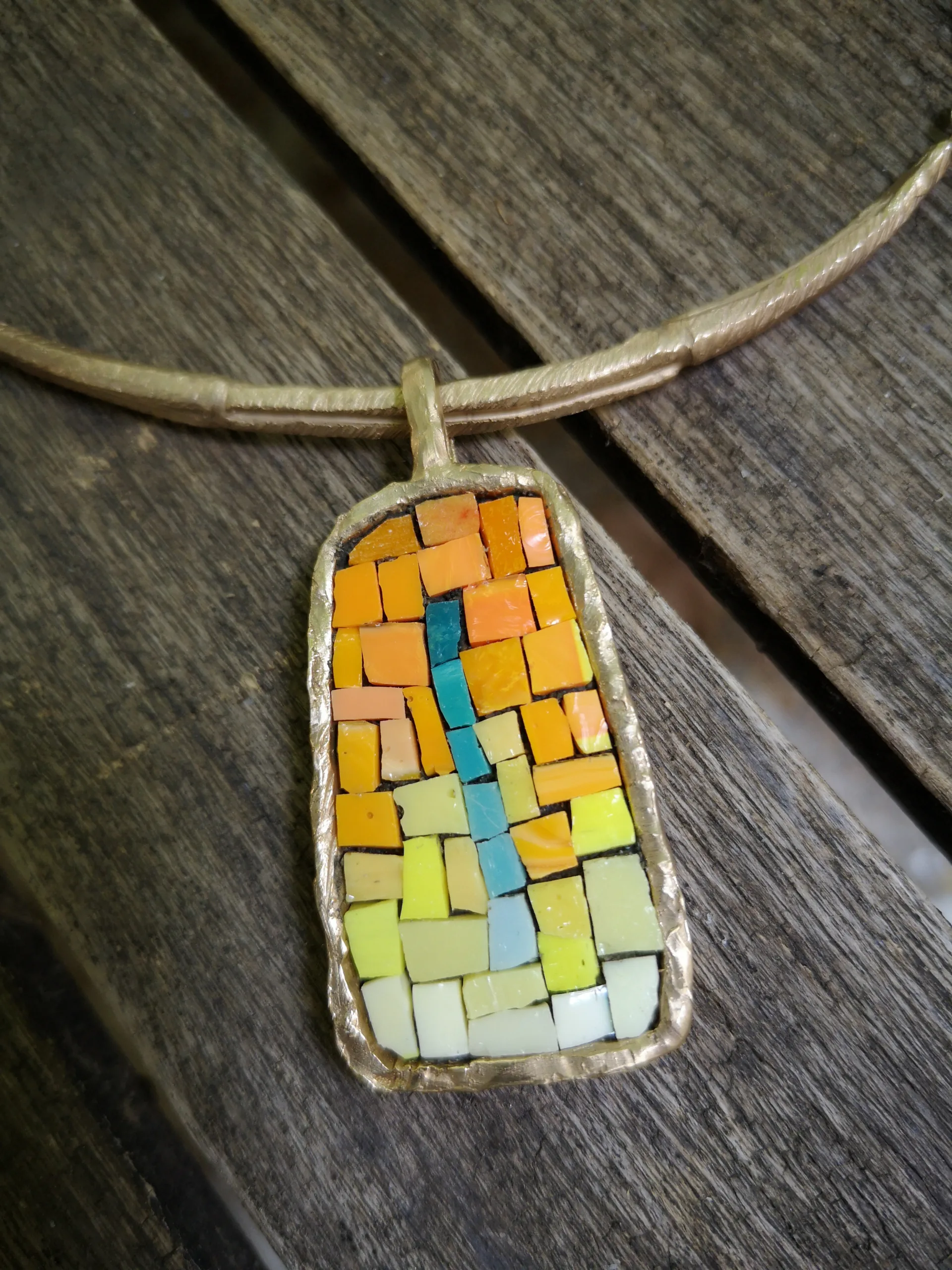 Ciondolo con decorazione a mosaico